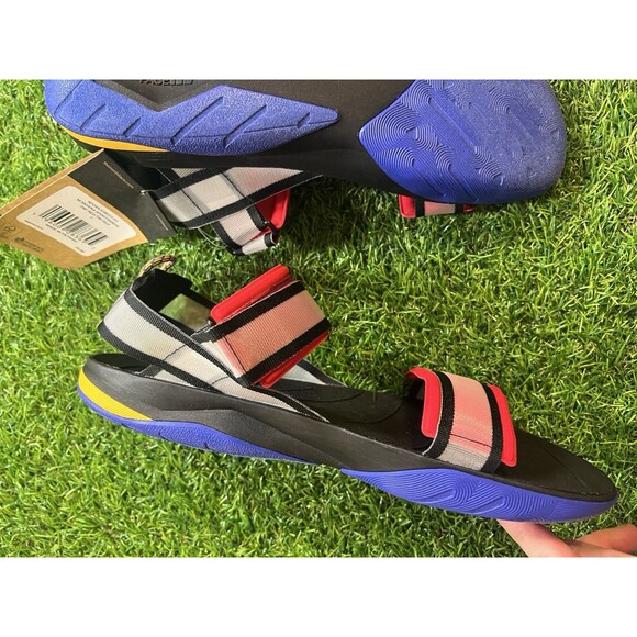 Sandals_&_Flip_Flops